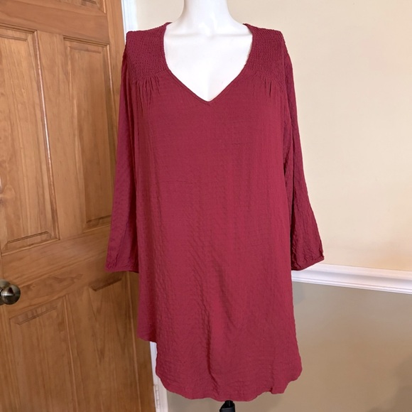 Torrid Red Textured V-Neck Tunic Top - Picture 1 of 6